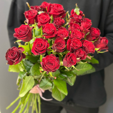 25 высоких красных роз 70 см фото