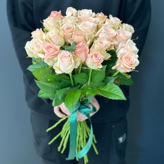 25 нежно-розовых роз 60 см фото