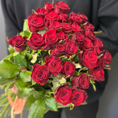 33 высокие красные розы 70 см фото