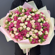 Букет из 51 кустовой пионовидной розы в ассортименте фото