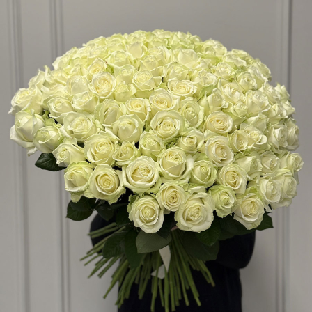 101 біла роза Avalanche 60 см фото