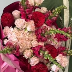 Букет цветов "Amour Bloom" фото