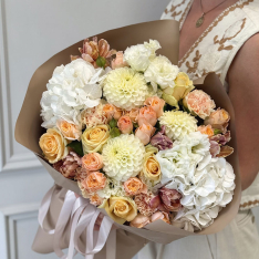 Bouquet of flowers "Golden Cream" photo
