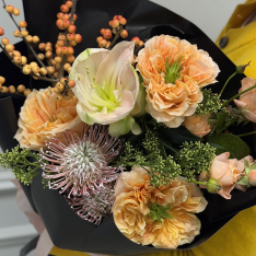 Букет цветов "Honeyed Grace" фото