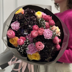 Букет цветов "Midnight Petals" 