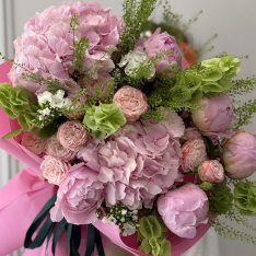 Bouquet of flowers "Pink Aurora" photo