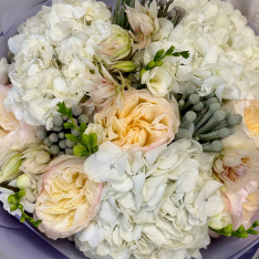 Bouquet of flowers "Soft Charm" photo