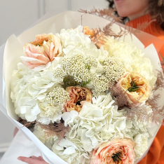 Bouquet of flowers "Tender Frost" photo