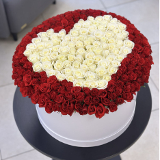 201 rose mix in a heart-shaped hat box photo