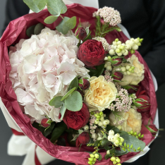 Author's bouquet of flowers "Ivory Flame" photo