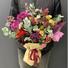 Author's bouquet of flowers "Crimson November" photo