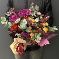 Author's bouquet of flowers "Crimson November" photo