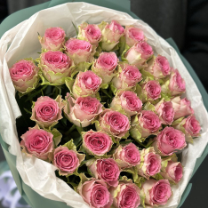 33 kenyan roses in assortment photo