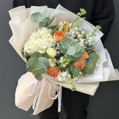 Author's prefabricated bouquet from a florist | M photo