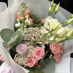 Author's prefabricated bouquet from a florist | S photo