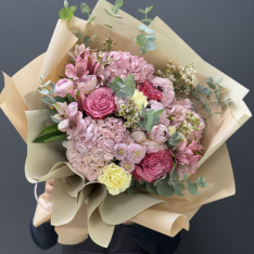 Bouquet of flowers "Pink Dawn" photo