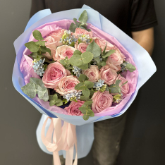 Авторский букет цветов с пионовидной розой фото