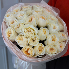 25 пионовидных роз «Вики Гарден» фото