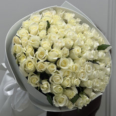 75 білих троянд 50 см 