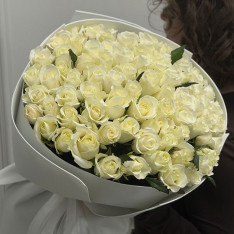 75 білих троянд 50 см фото