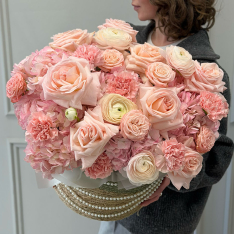 Композиція у кошику «Soft Royal»  