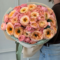 Букет півонієподібних троянд мікс фото