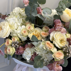 Bouquet of flowers "Green Serenity" photo