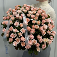 Композиция в корзине из 101 розовой розы фото