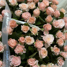 Композиция в корзине из 101 розовой розы фото