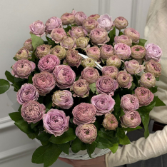 Композиция в корзине из 51 нежно-фиолетовой розы фото
