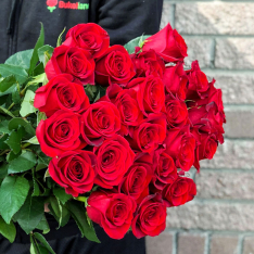 25 красных голландских роз Freedom фото