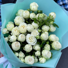 Букет из 5 пионовидных кустовых роз в ассортименте фото