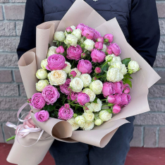 Букет цветов из 9 пионовидных роз микс фото