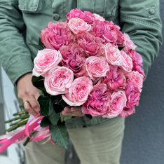 Букет из 25 эквадорских пионовидных роз в ассортименте фото