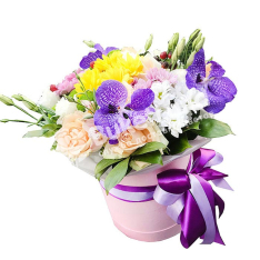 Квіти в шляпній коробці «Праліне» фото