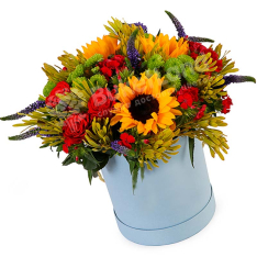 Цветы в шляпной коробке «Солнце на ладони» фото