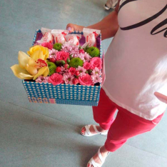 Коробка з квітами і цукерками 2 | розмір M фото