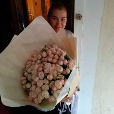 Букет из 25 кустовых роз Бомбастик фото