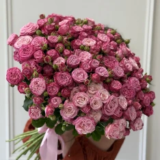 33 кущових піоноподібних троянд Lady Bombastic 