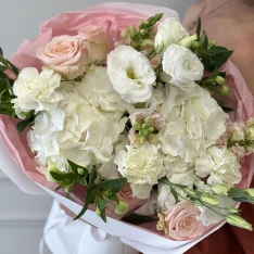 Букет квітів "Blush of Silence" 