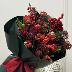 Букет квітів "Garnet Flame" 