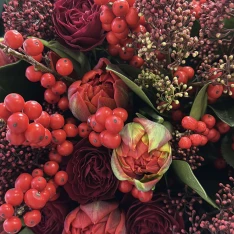 Букет квітів "Garnet Flame" 