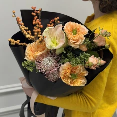 Букет квітів "Honeyed Grace" 