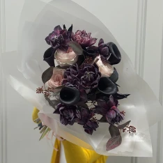 Букет квітів "Noir Twilight" 