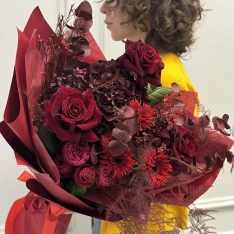 Букет квітів "Red Obsession" 