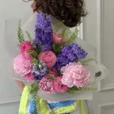 Букет квітів "Whispering Petals" 