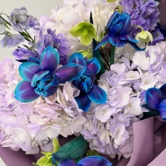 Букет квітів «Whispering Sky» 