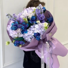 Букет квітів «Whispering Sky» 