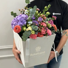 Авторський букет M2 | з аквабоксом у фірмовій коробці 