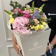 Авторський букет M1 | з аквабоксом у фірмовій коробці 